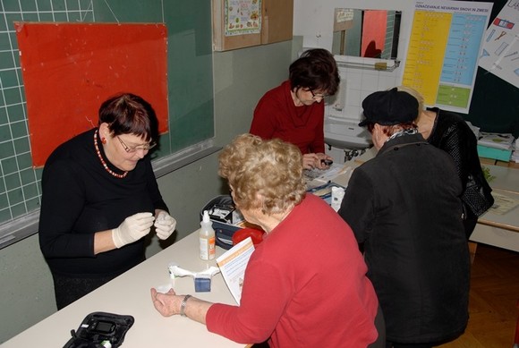 Na koncu je bil vsak udeležen povabljen k izmeri krvnega sladkorja